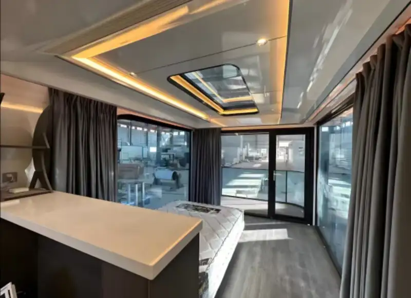 未来感轻钢太空舱