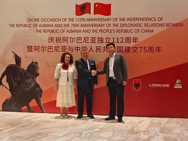 庆祝阿尔巴尼亚独立112周年集体照