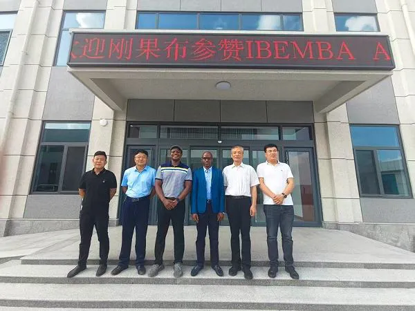 来自刚果布森赞的顾客合影